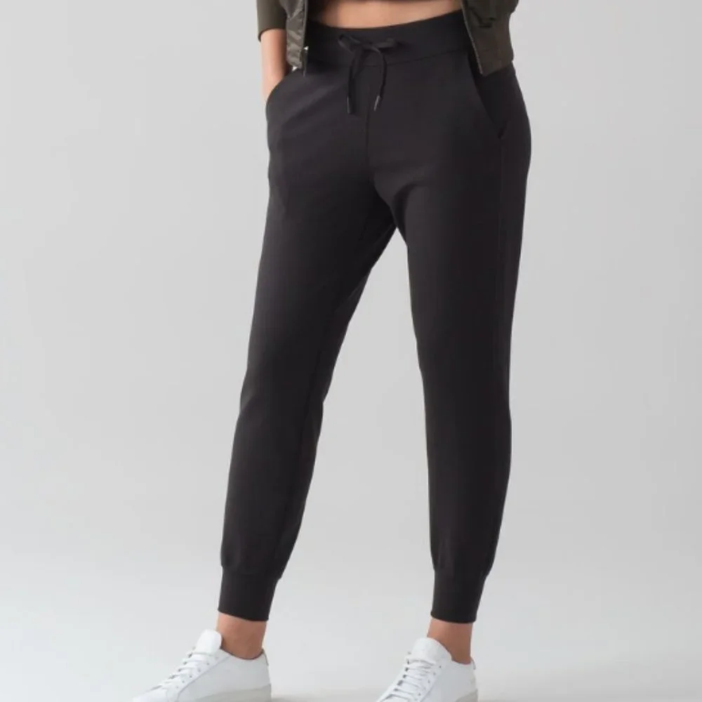 Lululemon On Track Jogger Size 0 in Black